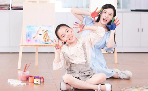 10岁以上孩子建议选择杨梅红美术造型基础班